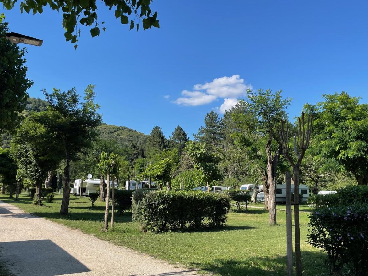 Camping Avec Piscine Et Riviere A Tournon Sur Rhone Ardeche Esterno foto