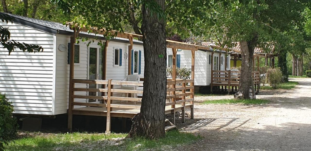 Camping Avec Piscine Et Riviere A Tournon Sur Rhone Ardeche Esterno foto